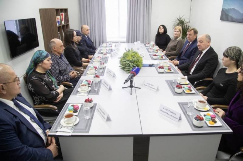 Глава Карачаево-Черкесии Рашид Темрезов встретился с семьями погибших участников СВО