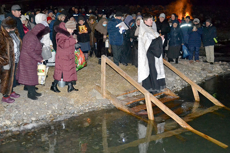 19 января - в ст.Кардоникской православные христиане празднуют Крещение Господне